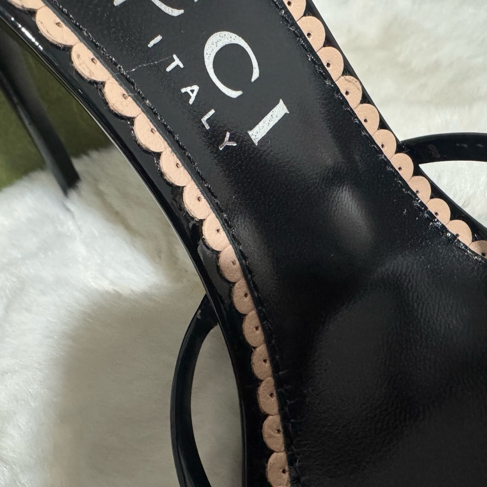 Gucci Women's Patent Leather Black Heels - Picture 6 of 7